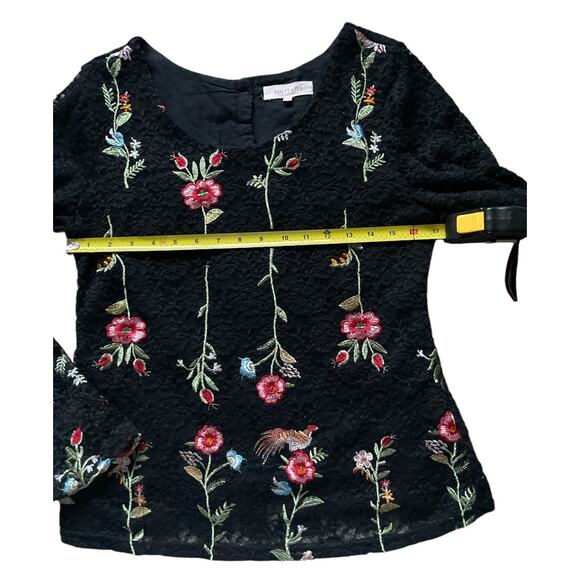 Solitaire Womens/Teen Black Lace Floral Lace Blouse Size Small Flare sleeves - Picture 4 of 7